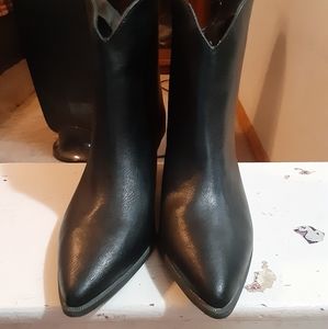Womens pointy heeled boots